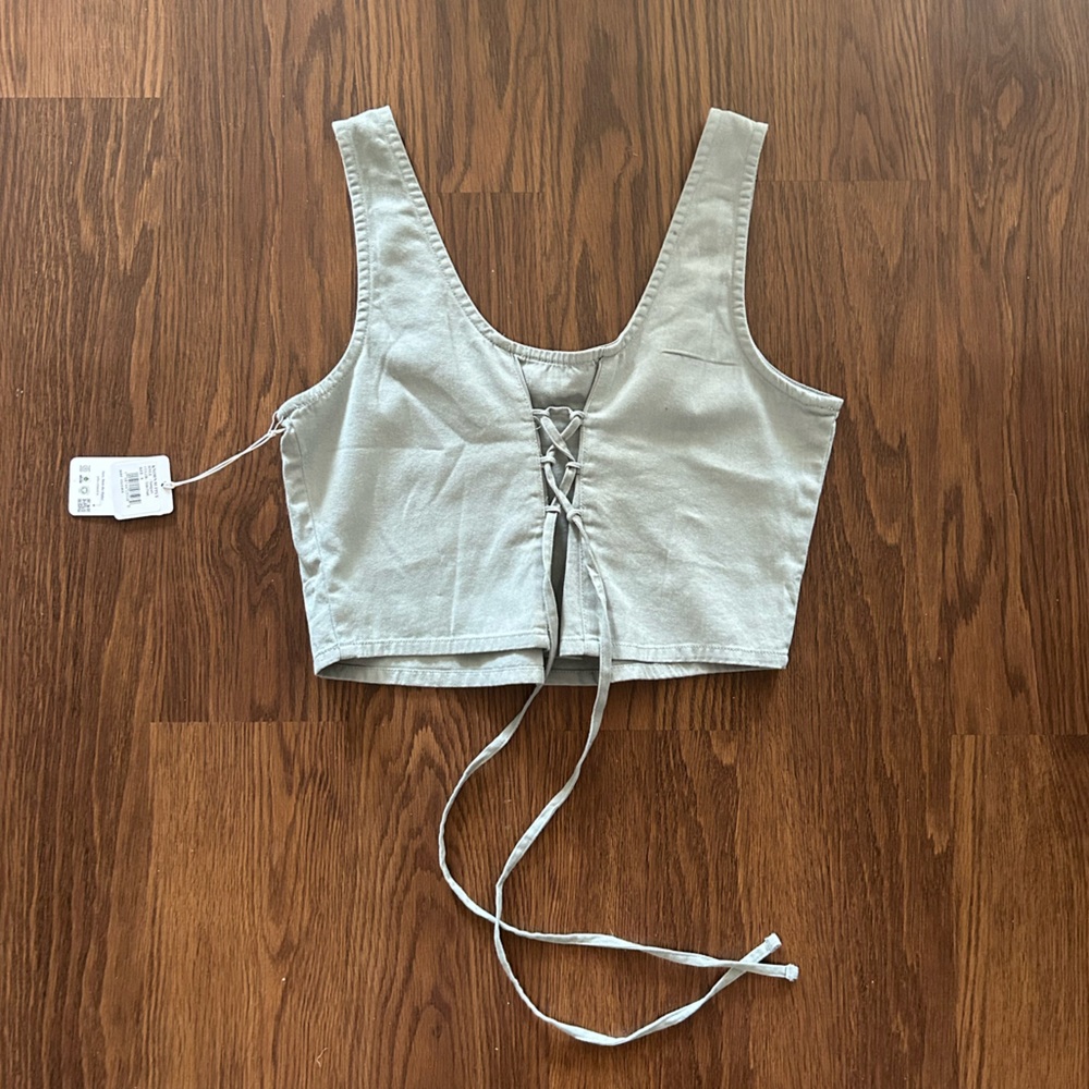 Cropped Lace Up Back Tank - Picture 4 of 6